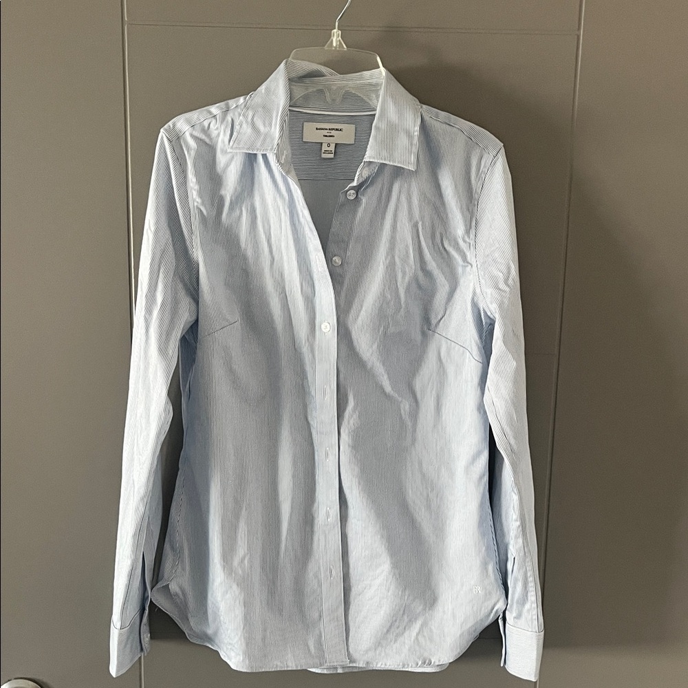 Banana Republic Light Blue Women's Button Down Shirt